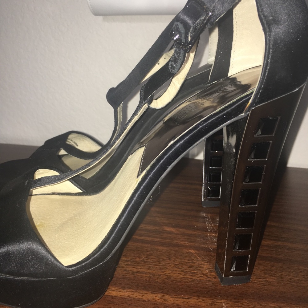 Elegant and sexy Authentic MK black heel size 7